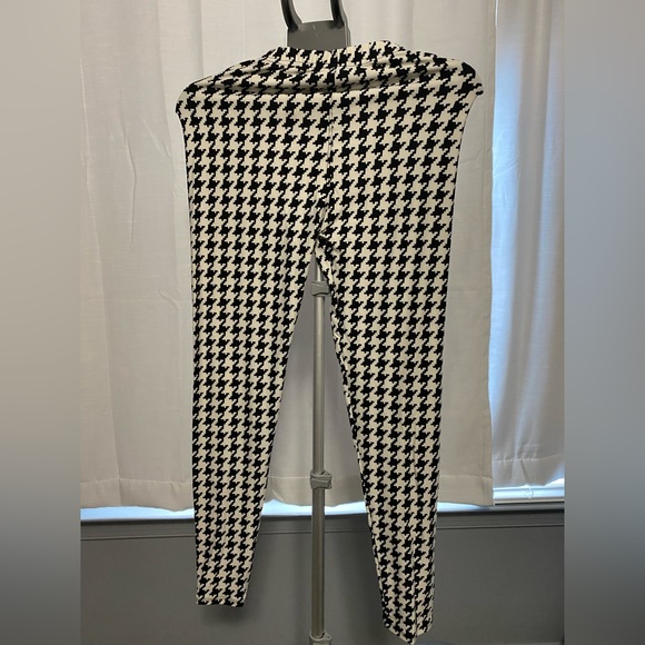 Brand New, Never Worn, black and white houndstooth leggings - Picture 2 of 2